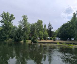 Camping aangezicht vanaf rivier